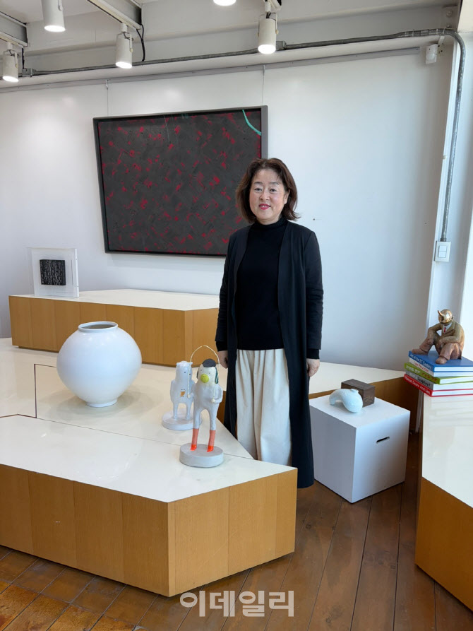 온라인 불모지였던 그림시장…"화가들이 먼저 찾는 플랫폼됐죠"